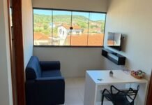 Onde se hospedar para conhecer a Serra das Confusões (Caracol/PI) Sala e área de trabalho de apartamento do Flat da Serra em Caracol