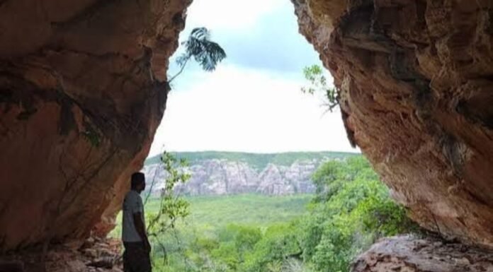 Serra das Confusões: guia completo para visitar o parque no sul do Piauí Vista da Serra das Confusões a partir de uma formação rochosa